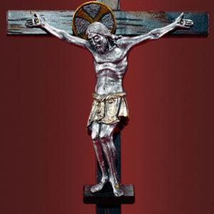 Распятие Иисуса Христа  на деревянном кресте
