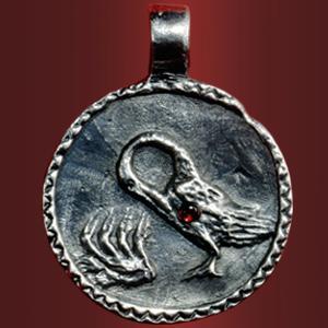 Медальон «Пеликан» с камнем