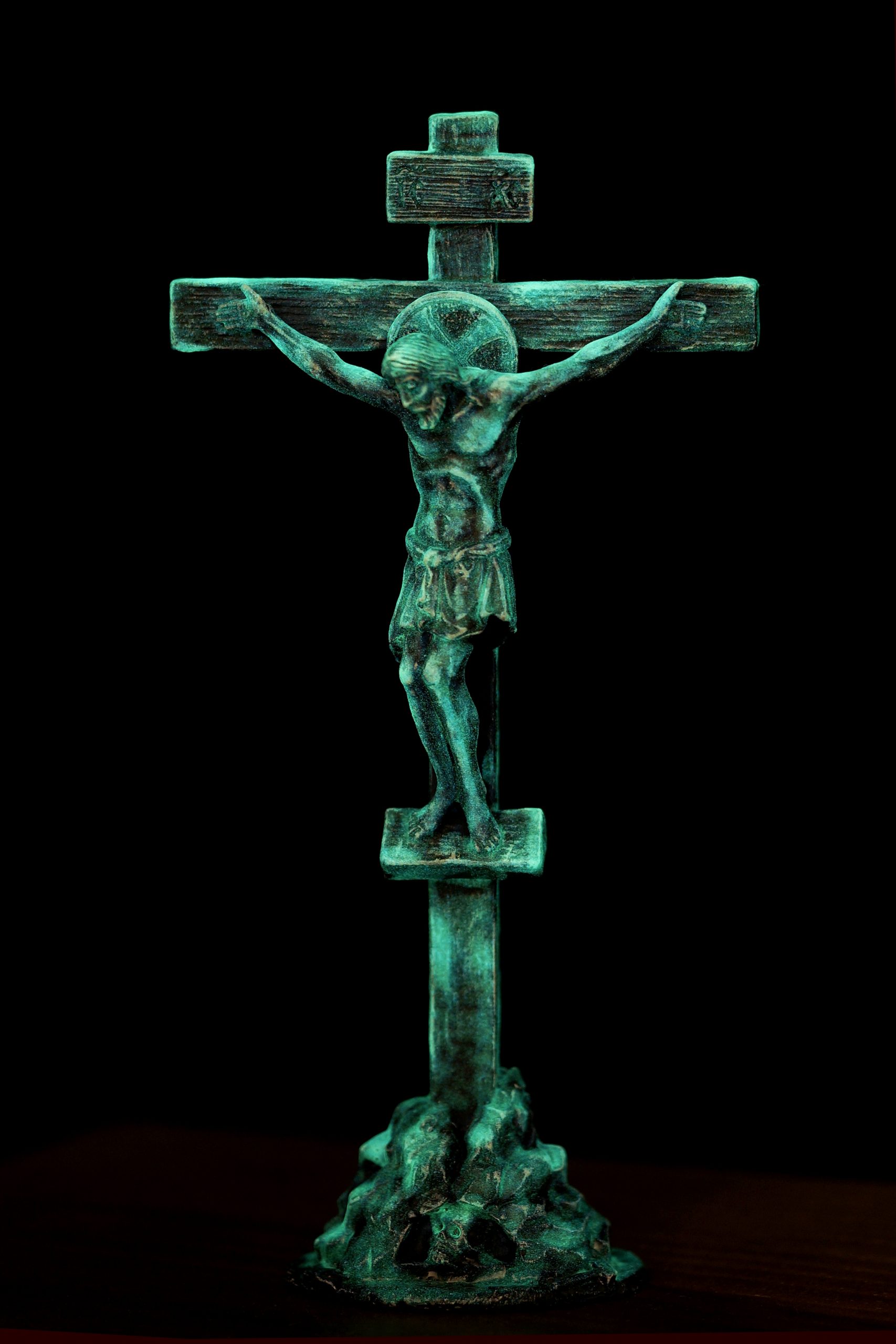 Распятие Иисуса Христа на подставке - Роспись лунный свет