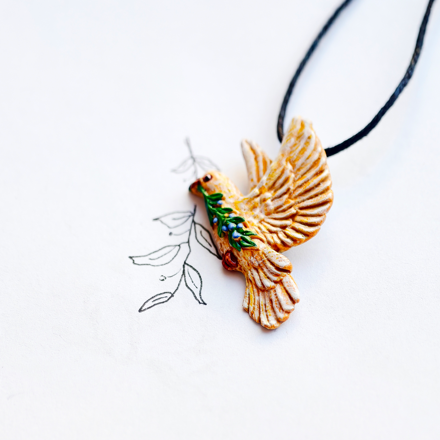 Медальон "Голубь мира" - Авторская роспись