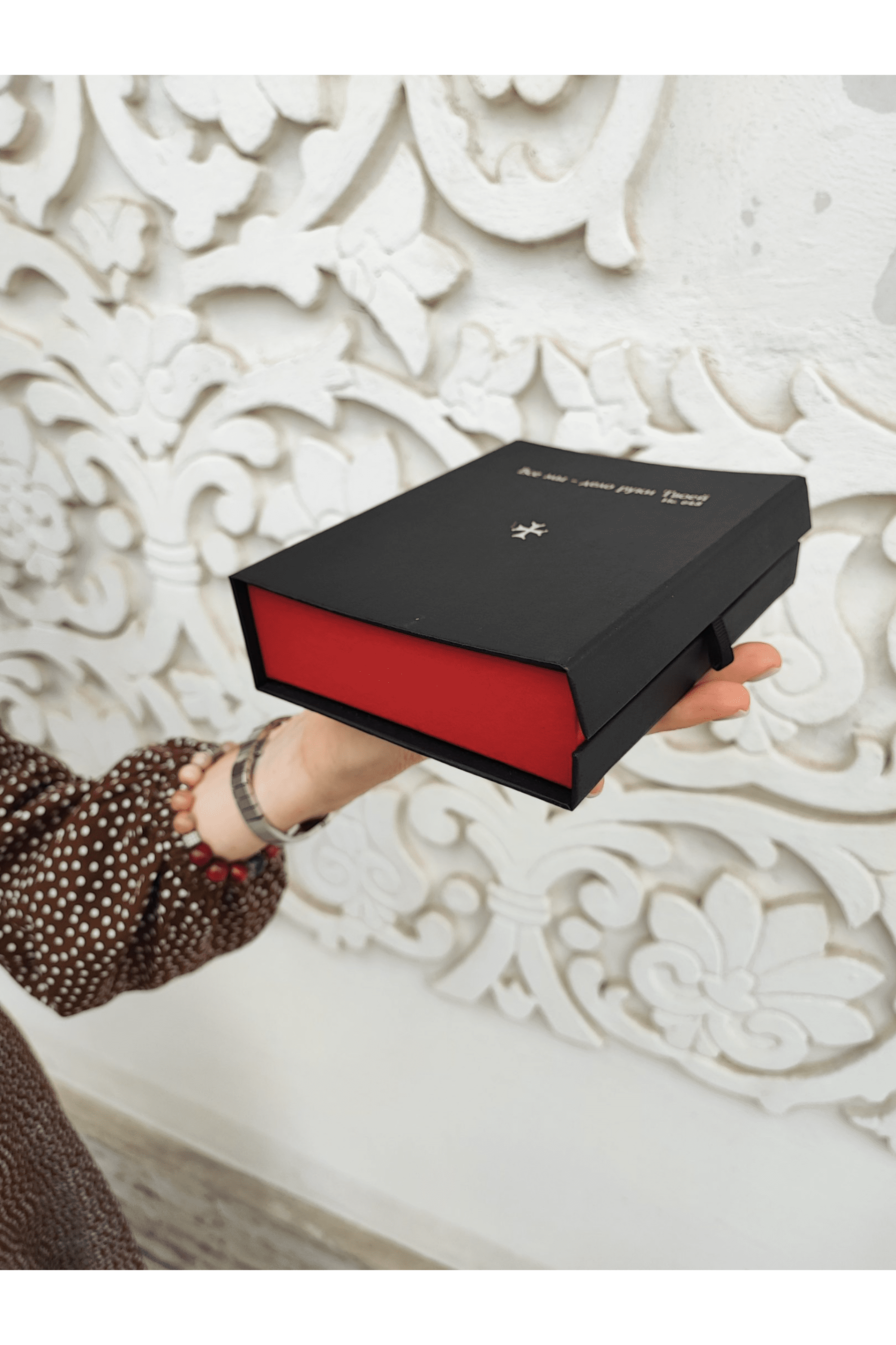 Подарочная коробка для плакеток и настенных крестов